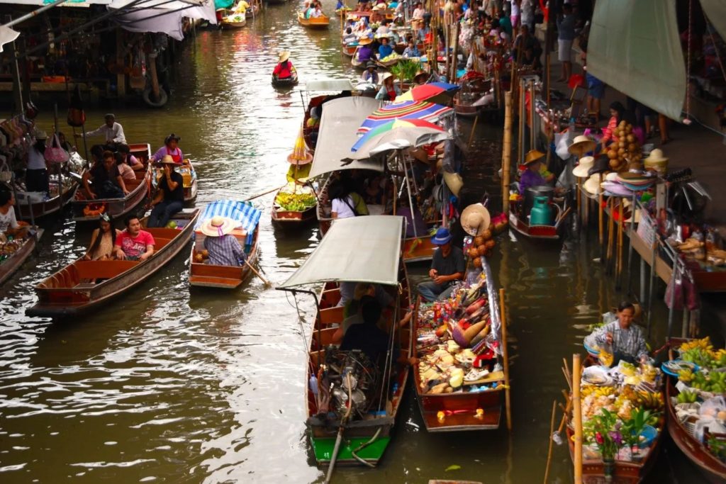 Floating market